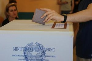 ++ Europee: affluenza ore 12, si profila oltre il 16% ++