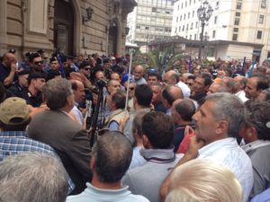 Operai forestali in piazza a Catanzaro per protesta