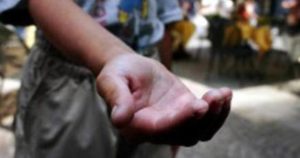 mendicanti_bimbi